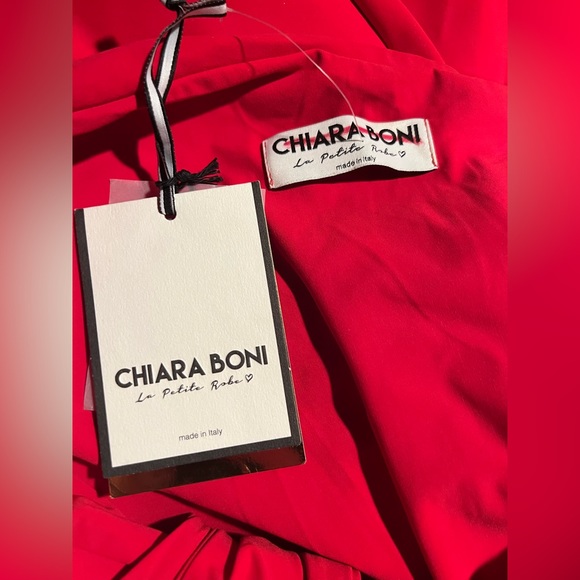 Chiara Boni La Petite Robe
Seki One-Shoulder Gown - Picture 11 of 11